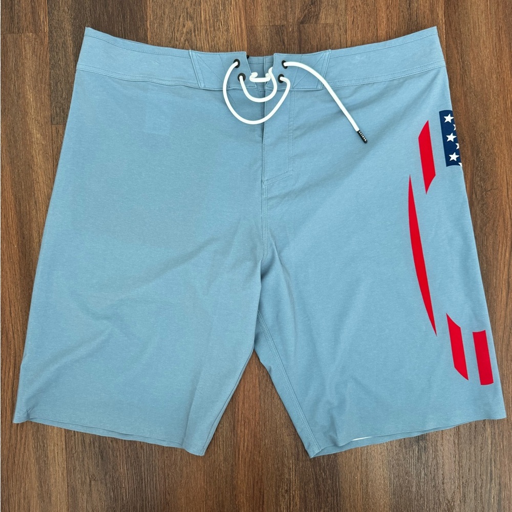 BRAND NEW with tags Oakley men shorts